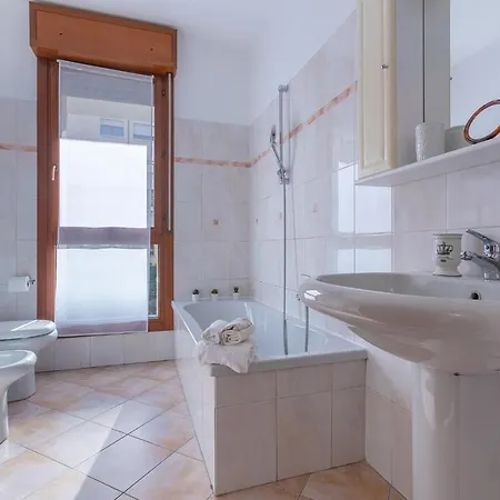 Bright & Airy Near Zanolini Station *