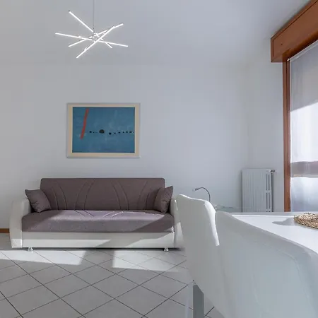 Bright & Airy Near Zanolini Station *