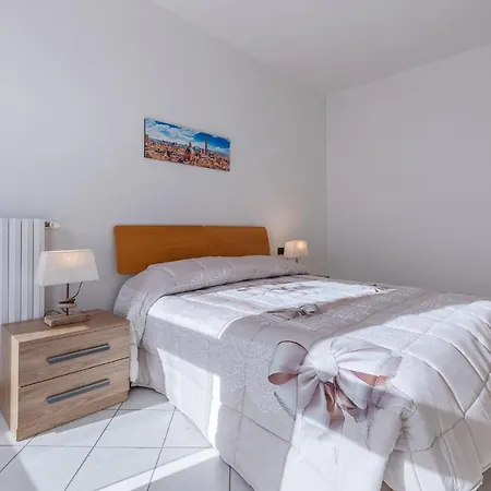 Bright & Airy Near Zanolini Station Appartement Bologne